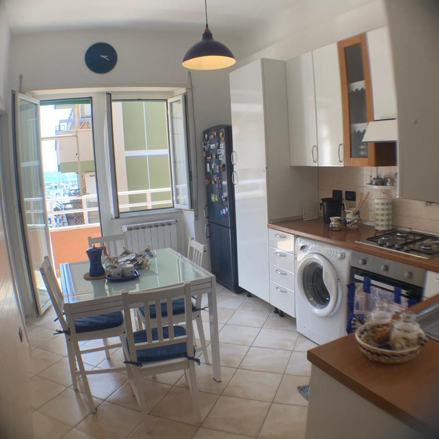 Appartamento Sul Porto Нетуно Екстериор снимка
